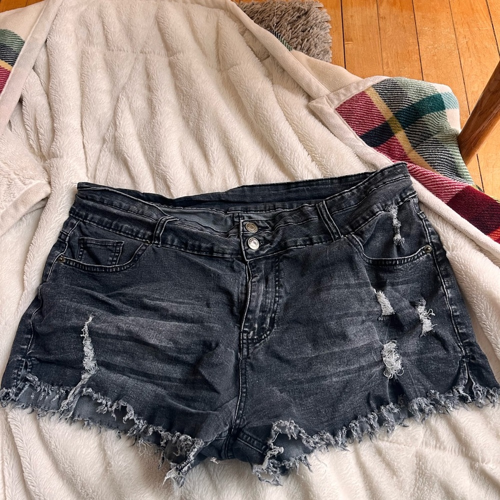 Black distressed shorts
